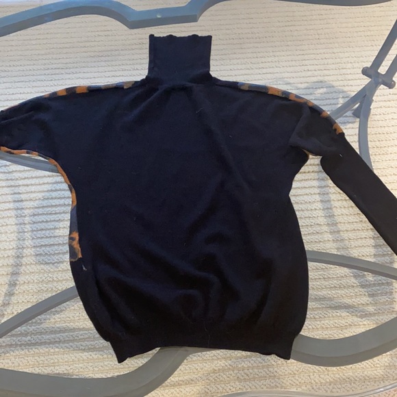Unique turtle neck sweater - Picture 5 of 8